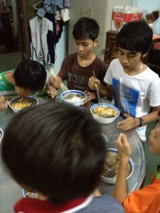 ATG brings hot meals to the orphans 1